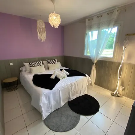 Dom wakacyjny Paisible Avec Piscine