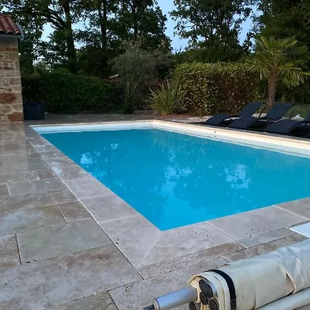 Paisible Avec Piscine Figeac